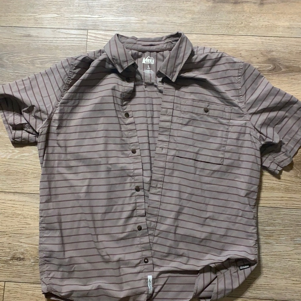 REI short sleeved light weight top